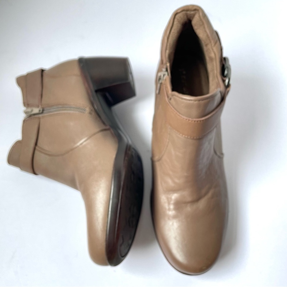 Naturalizer taupe booties Sz 7.5